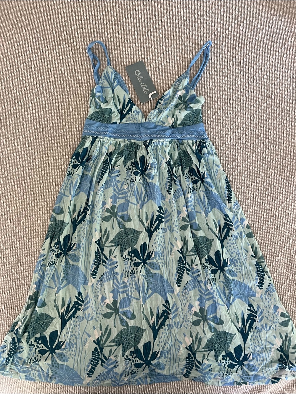 Levitate sun dress size Large (fits like a medium)